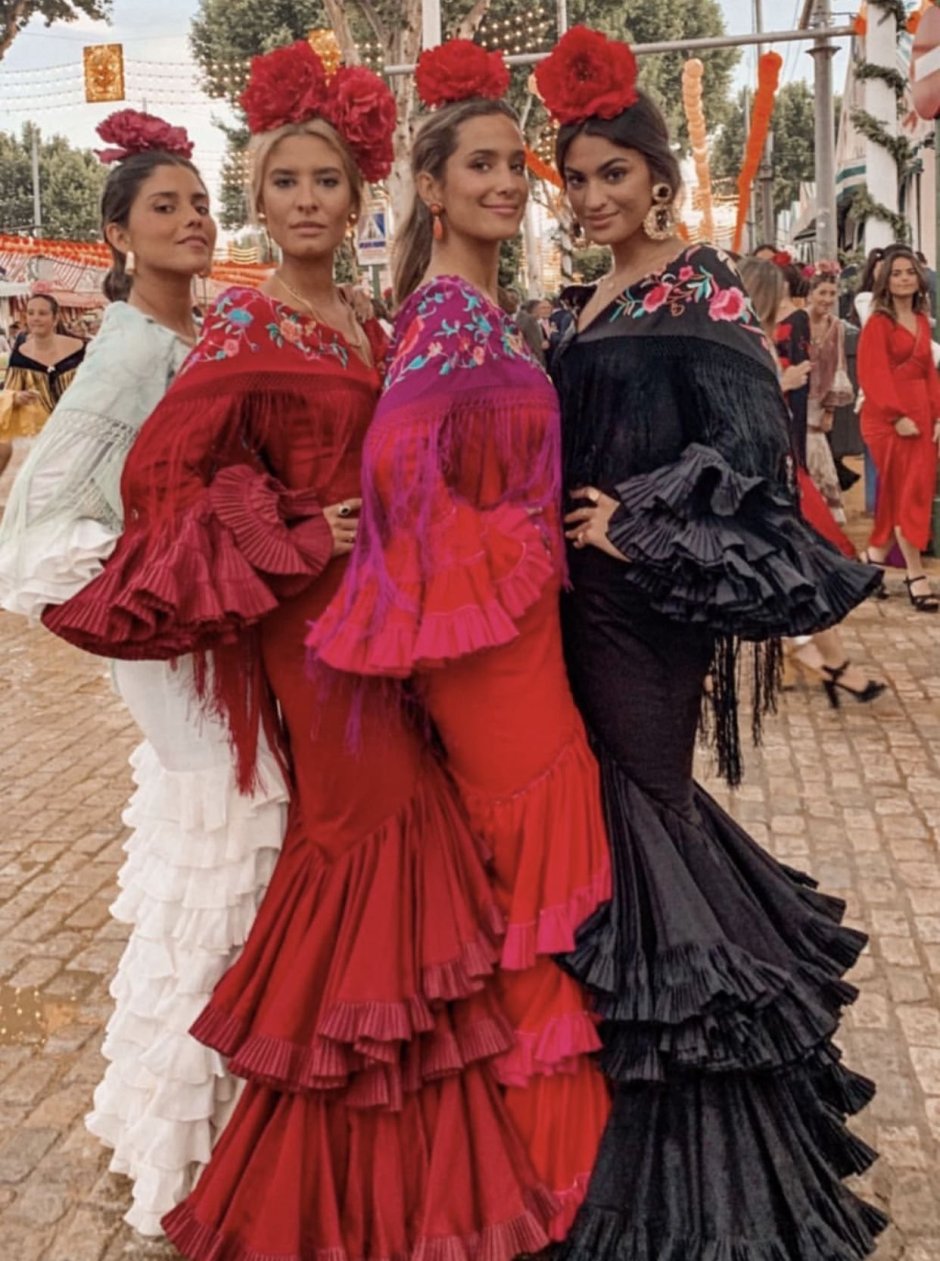 Испанка в традиционном платье