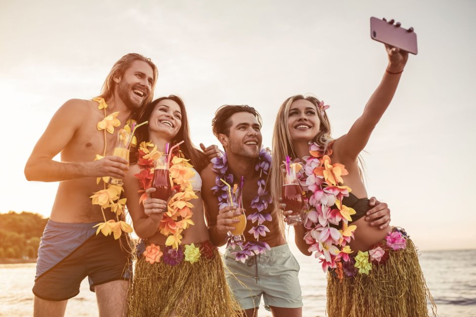 Гавайская вечеринка на берегу моря