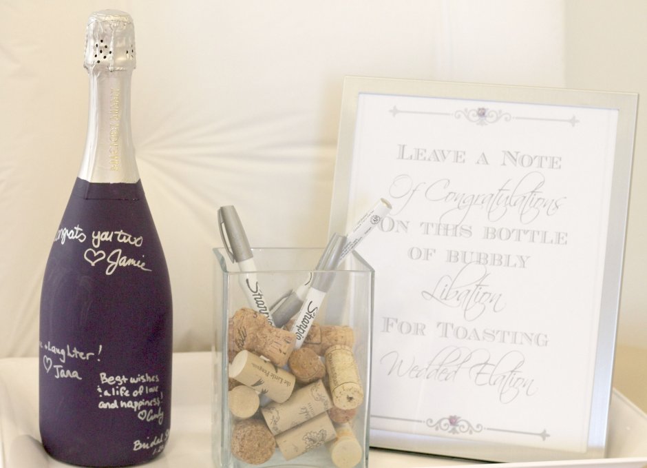 Бутылка вина с пожеланиями на свадьбу