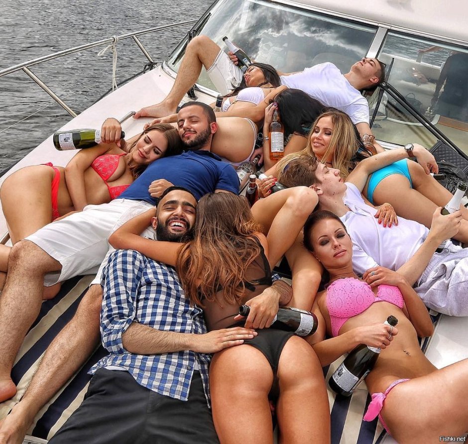 Вечеринка с девушками на яхте