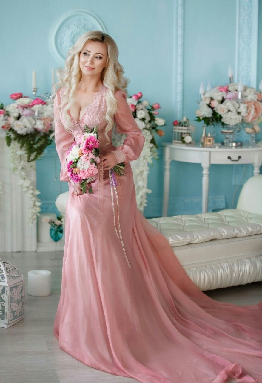 Красивое розовое платье для невесты