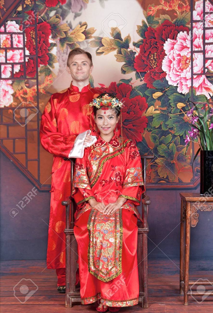 Китайский свадебный наряд жениха