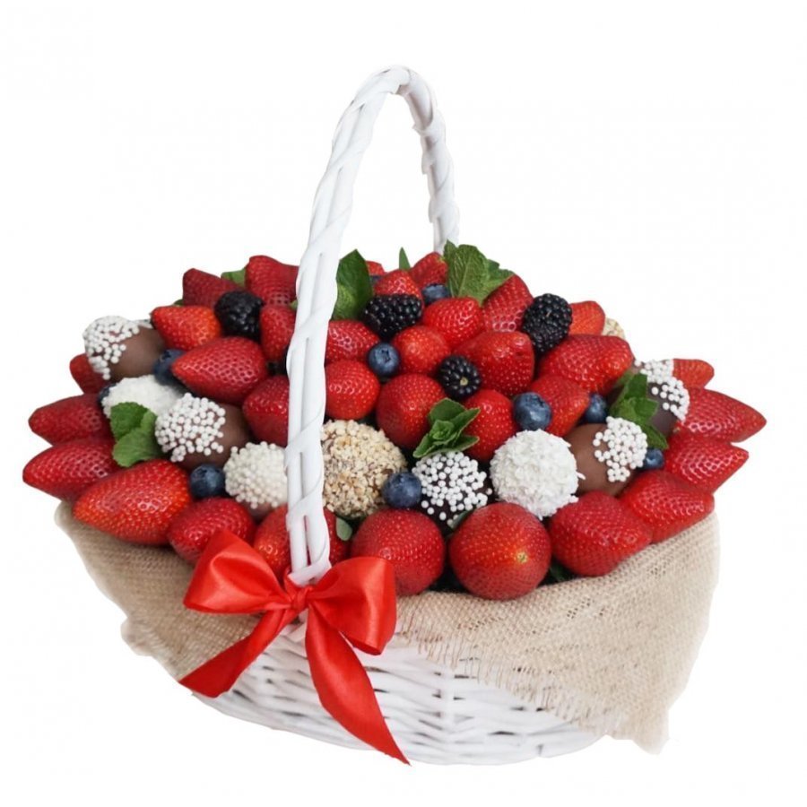 Корзина с ягодами в подарок