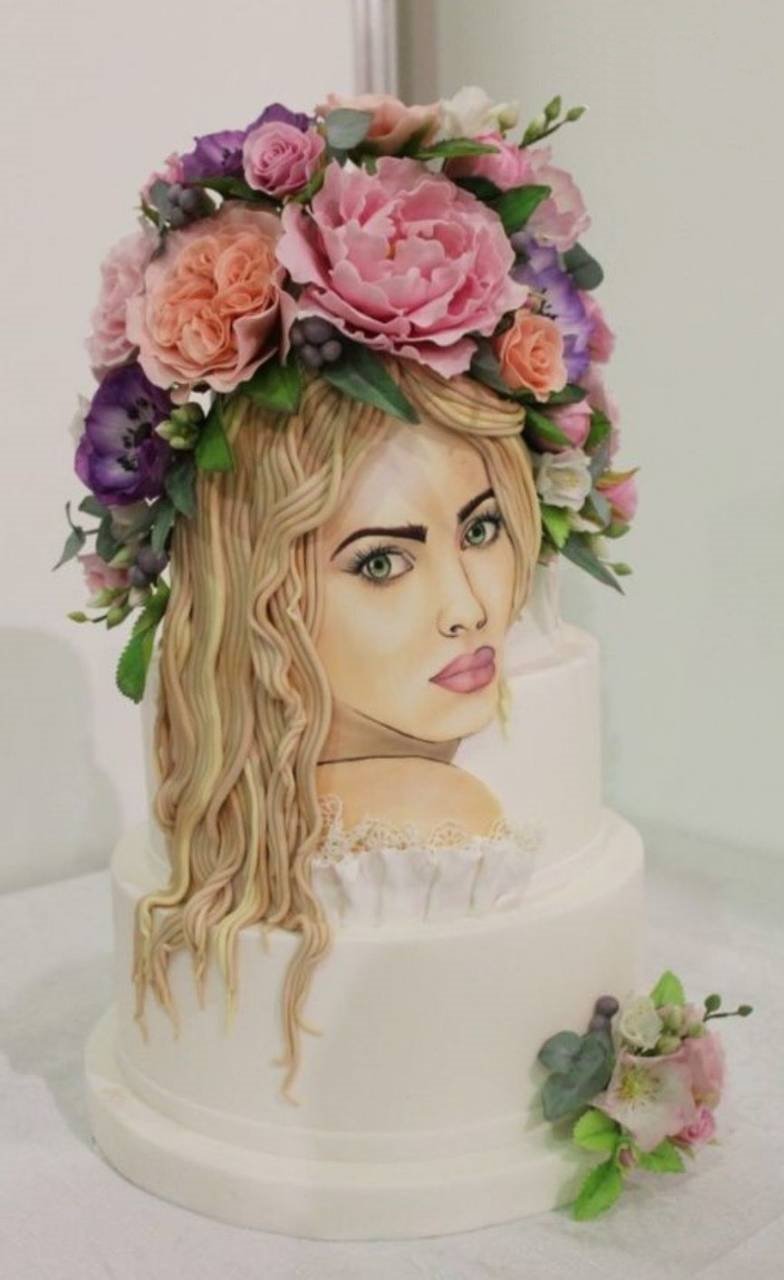 Торт с лицом девушки и цветами