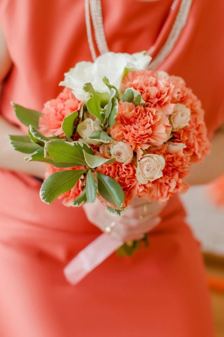 Букет цветов к коралловой свадьбе