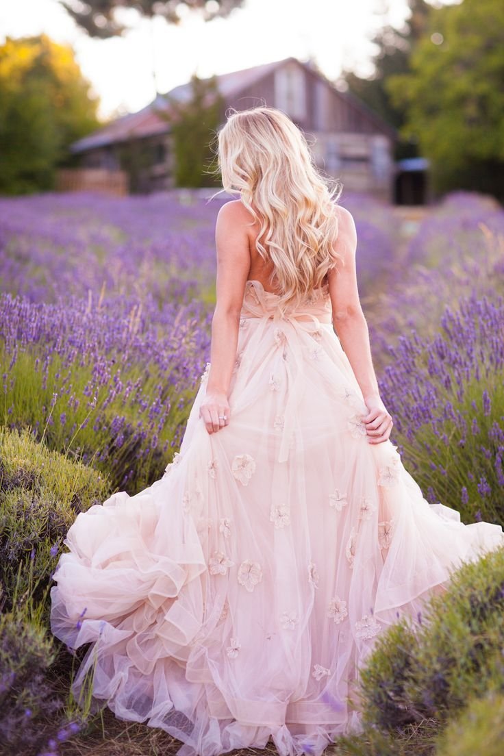 Свадебное платье цвета лаванды