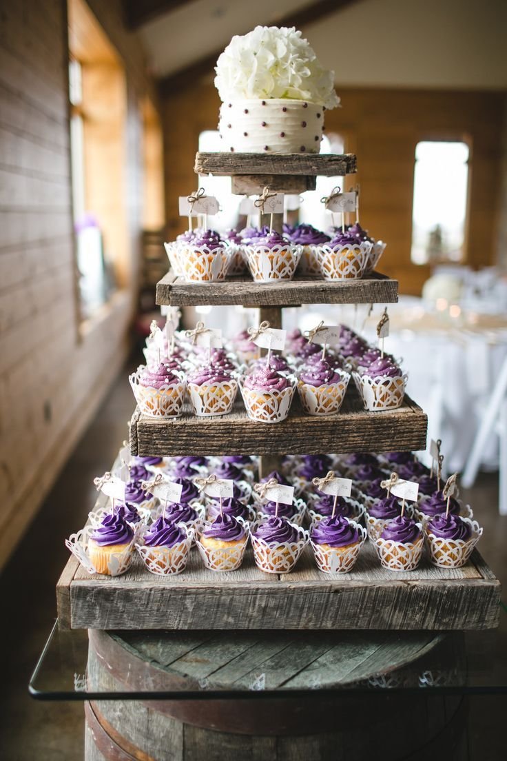 Торт с капкейками на свадьбу