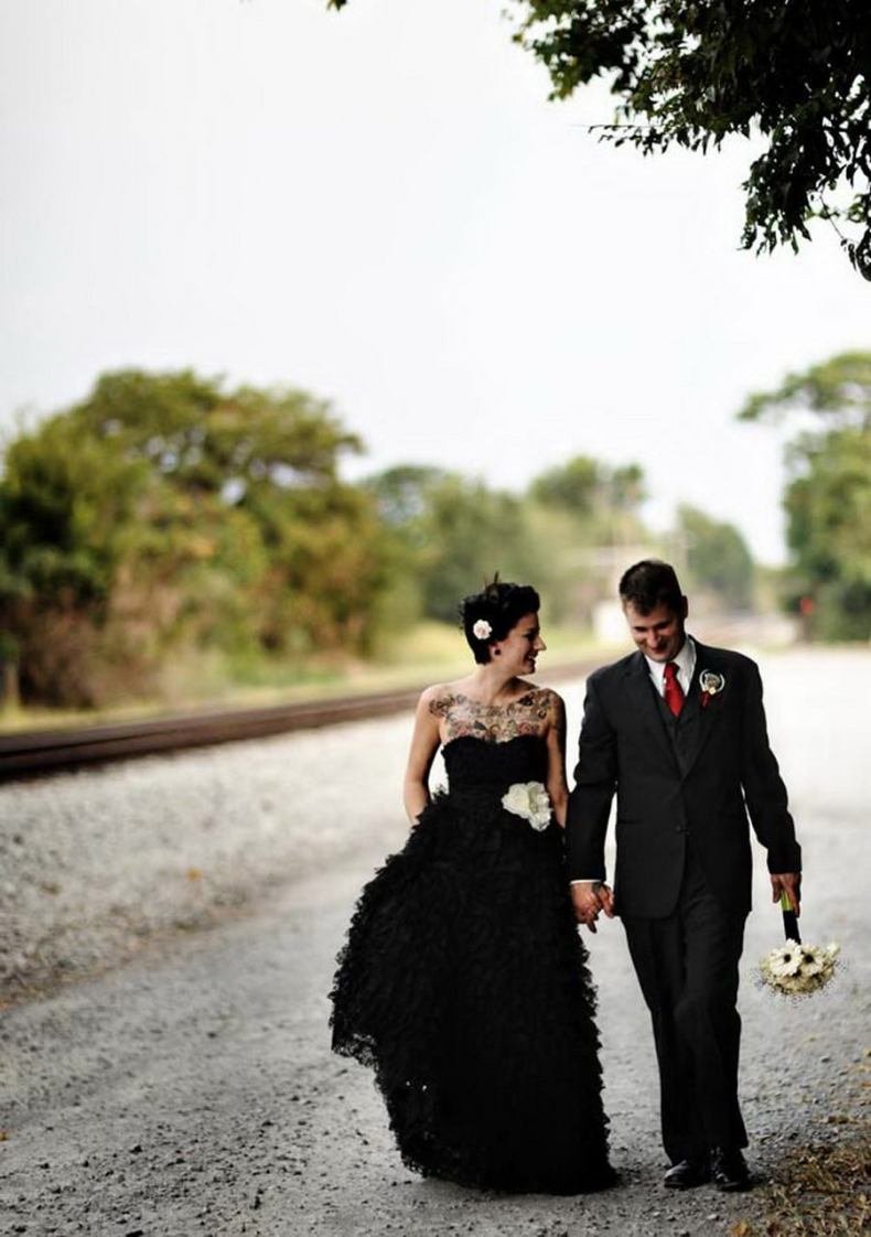 Невеста в черном платье