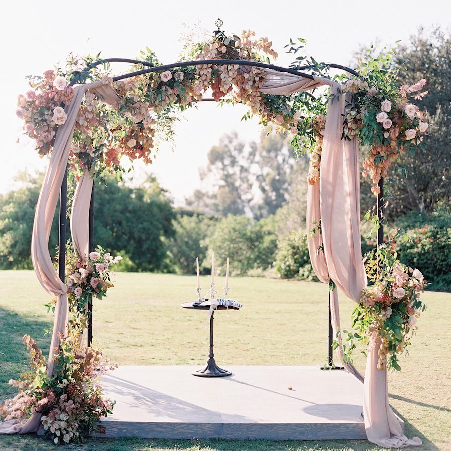 Шикарная арка для свадьбы