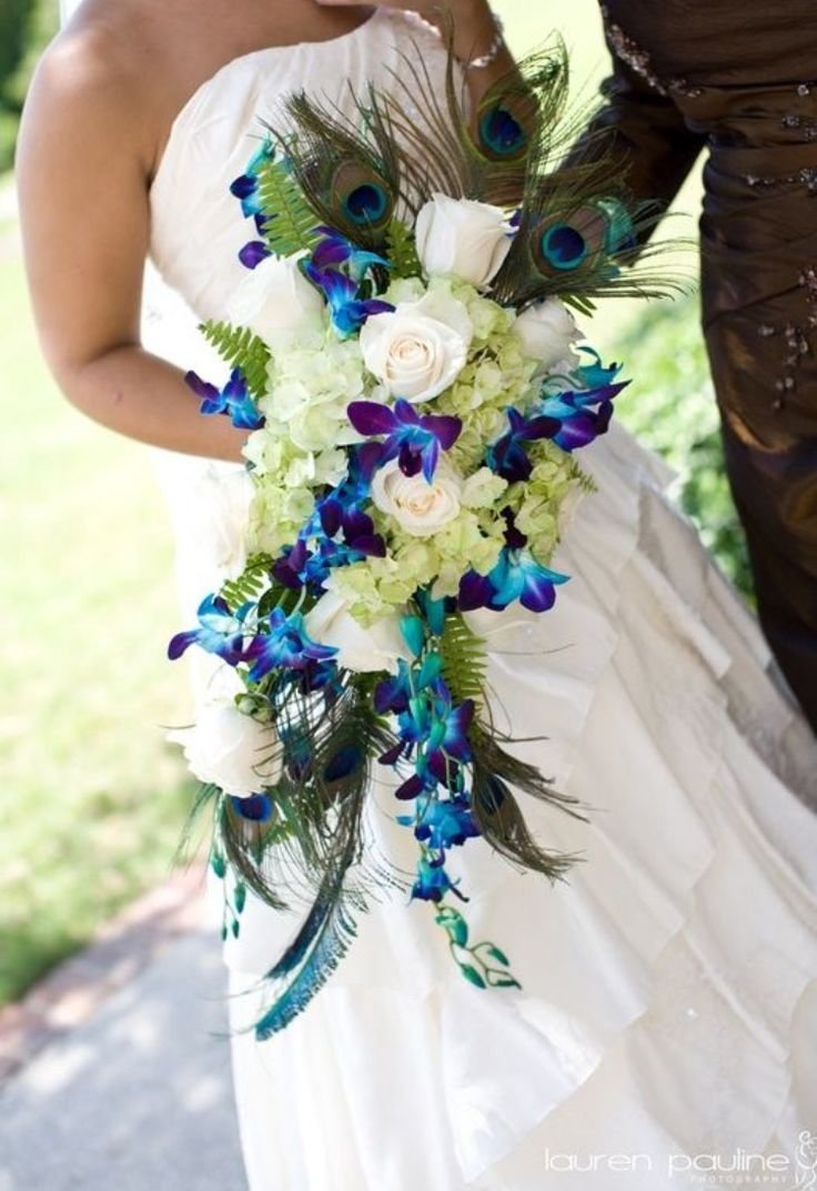 Букет невесты с перьями павлина