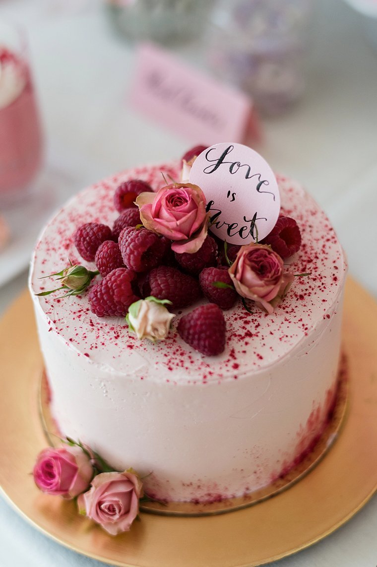 Стильный торт для девушки на день рождения