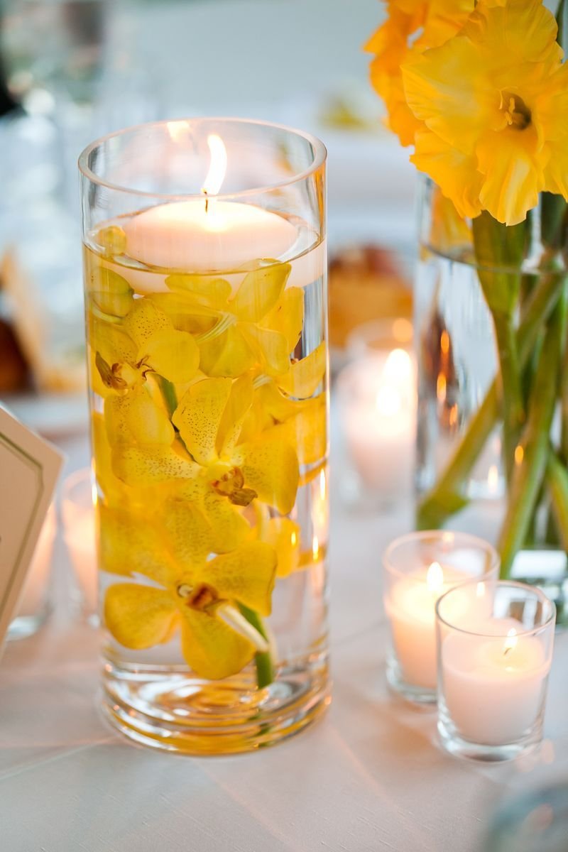 Красивые жёлтые свечи