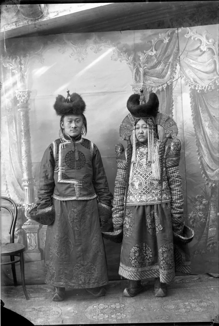 Монголка в костюме 19 века