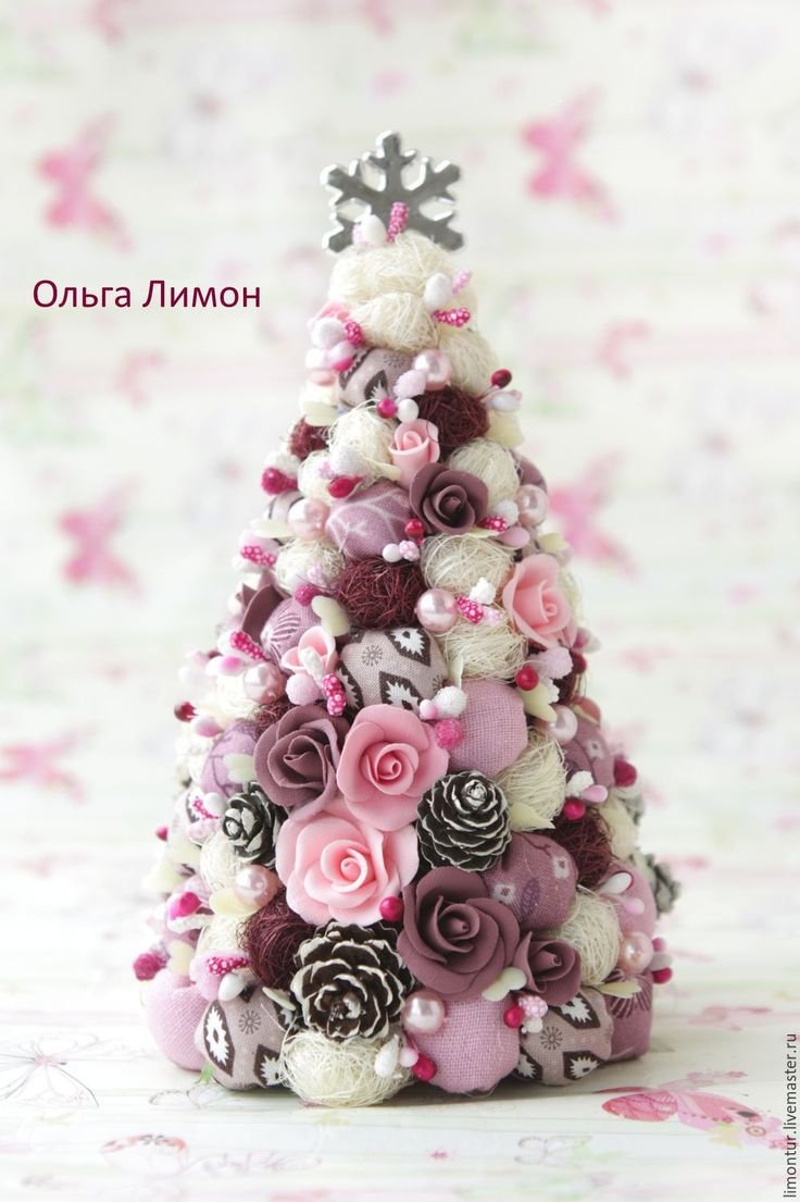 Новогодняя елка топиарий из роз