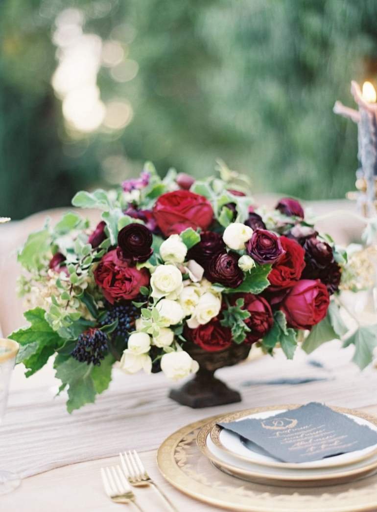 Букет цветов на гранатовую свадьбу