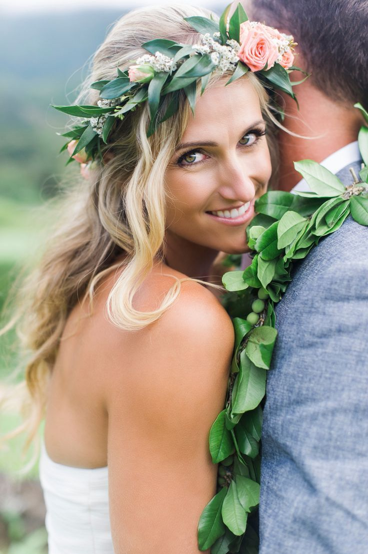 Невеста на гавайской свадьбе