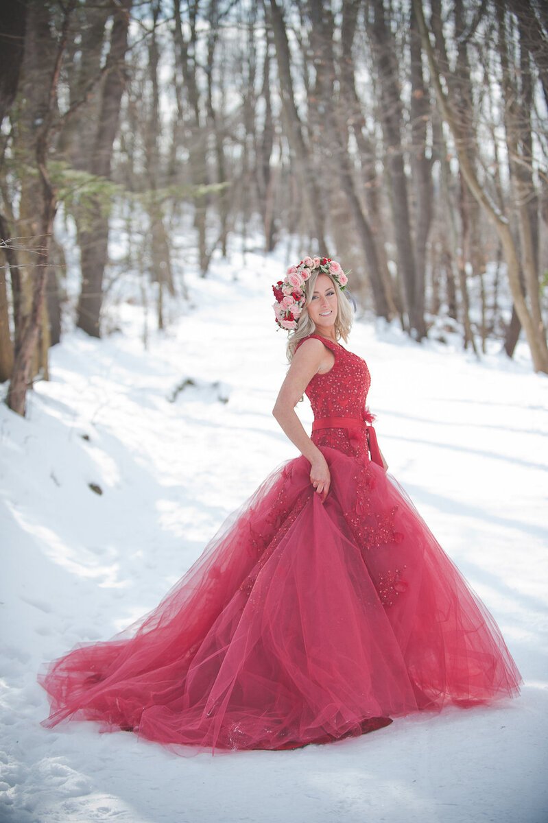 Свадебные зимние платья красные