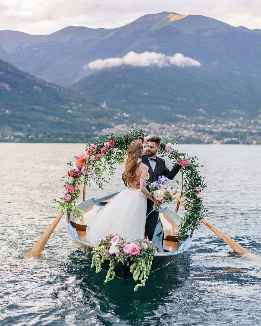 Свадьба на лодке