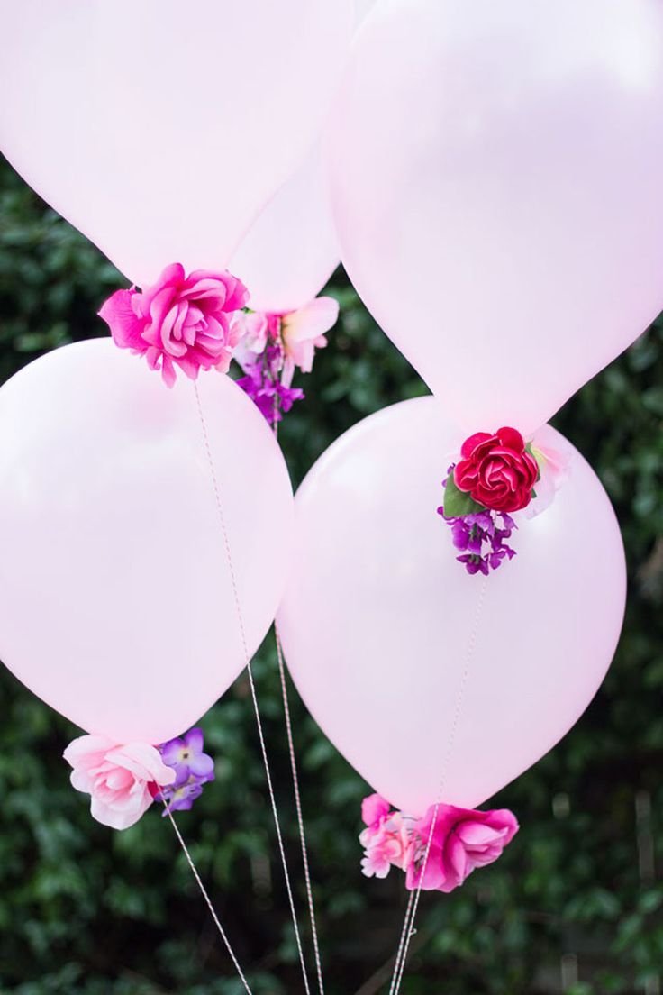 Цветы с воздушными шарами