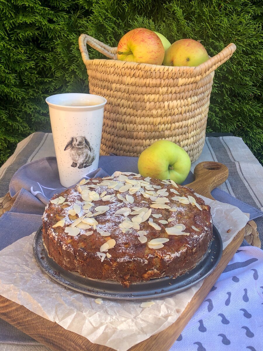 Пирог с яблоками без глютена и сахара