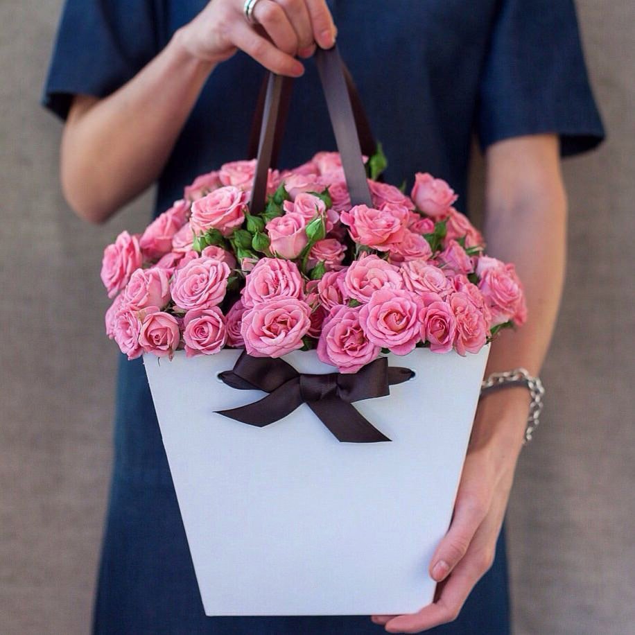Оригинальный букет цветов для девушки