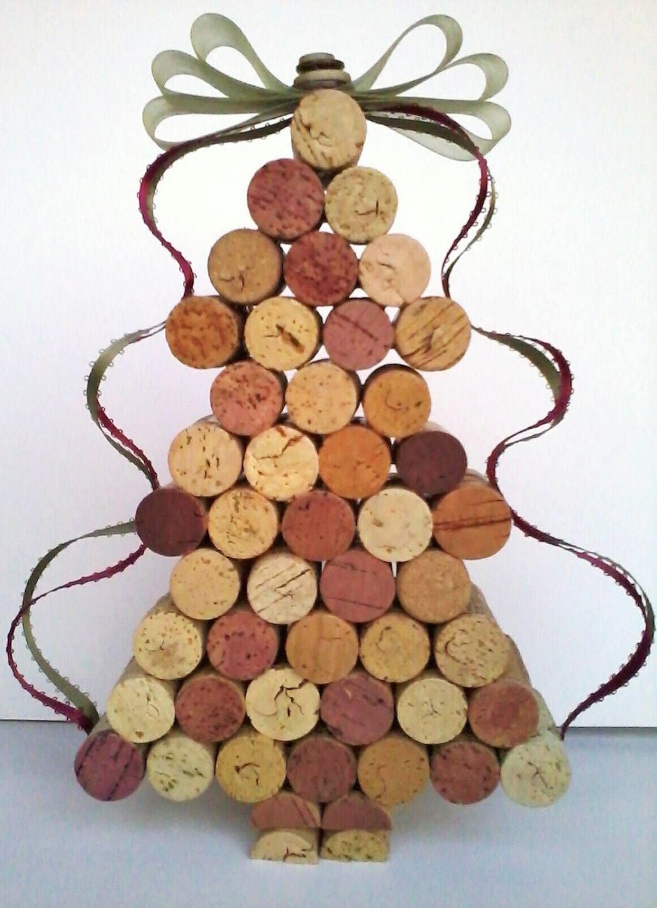 Новогодняя елка из пробок от вина