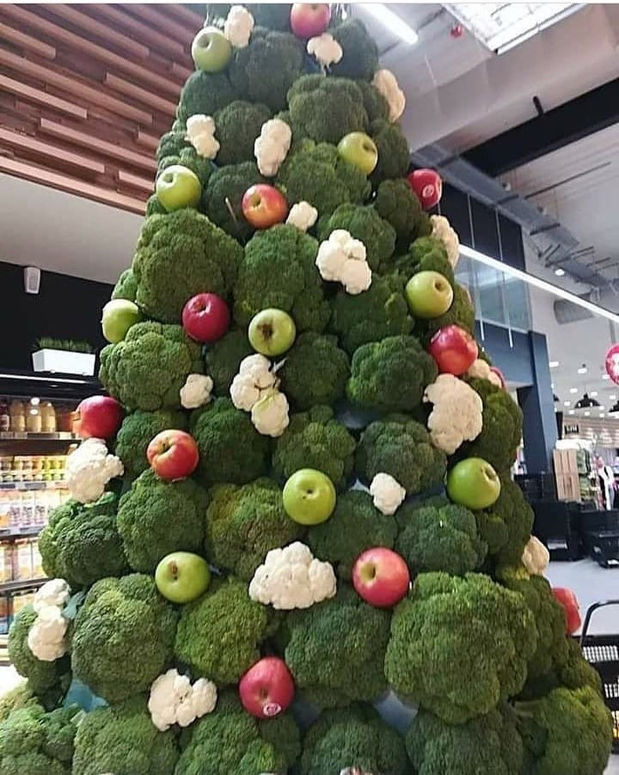 Новогодняя елка из овощей