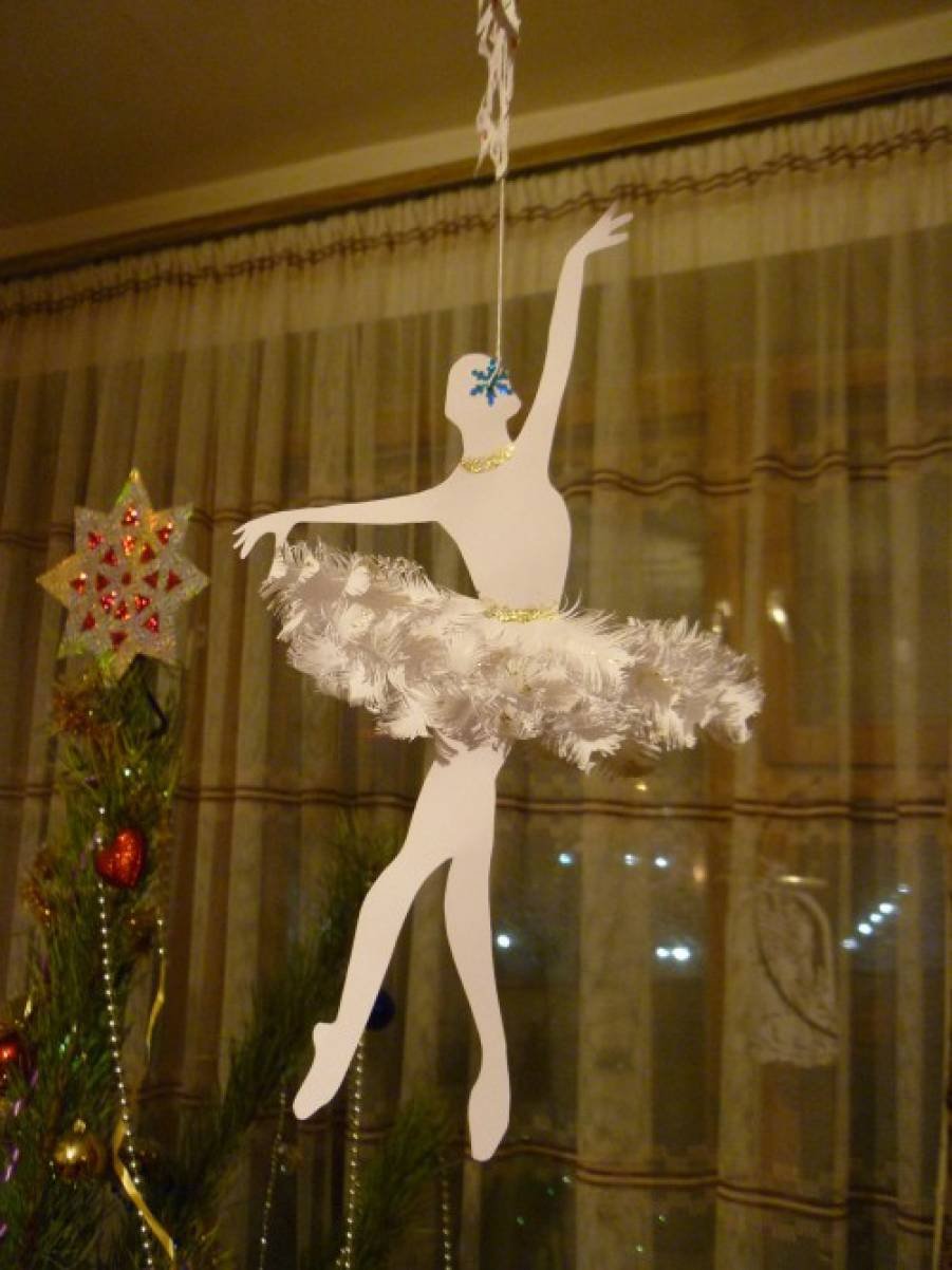 Балерина украшение потолка