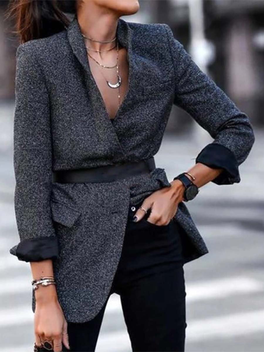 Стильный женский пиджак с поясом