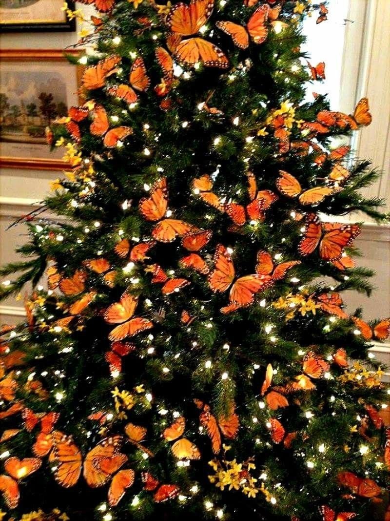 Украшение елки в оранжевых тонах