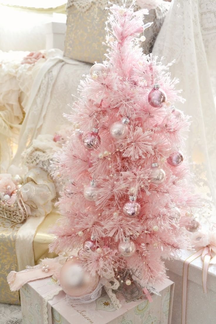 Розовая елка. Елка в бело розовых тонах. Розовая Новогодняя елка. Белая елка с розовыми игрушками.