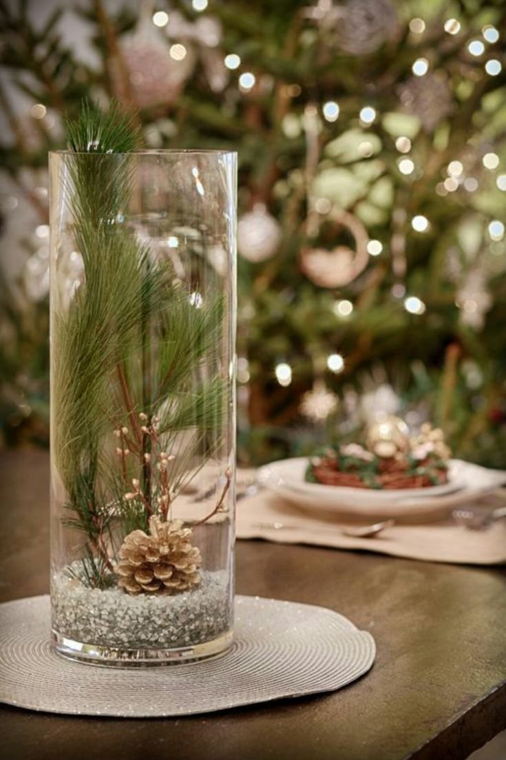 Новогодние композиции в стеклянных вазах