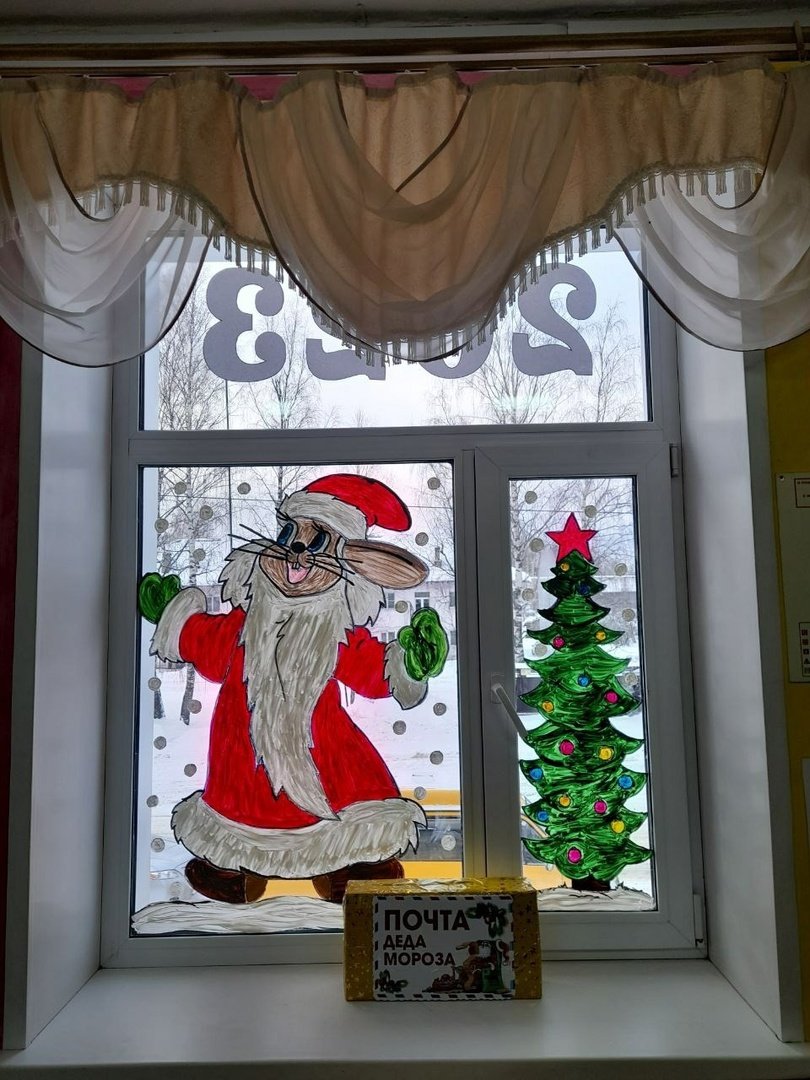Новогодний рисунок на окне гуашью