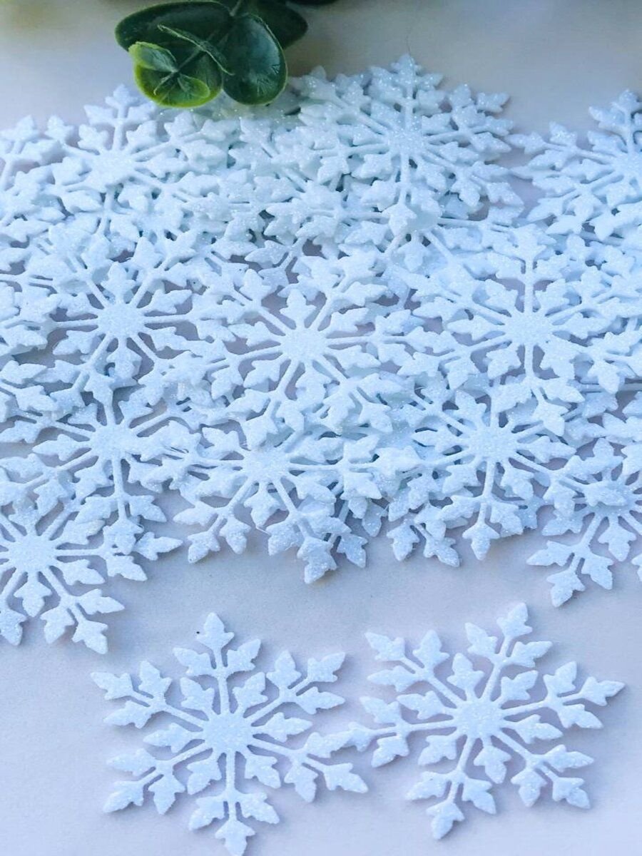 Маленькие снежинки из фоамирана