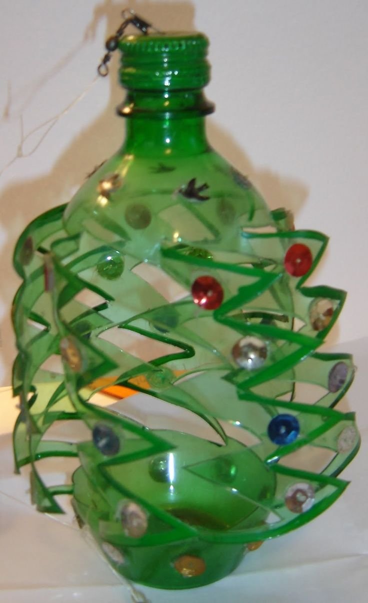 Новогодняя елка из пластиковой бутылки