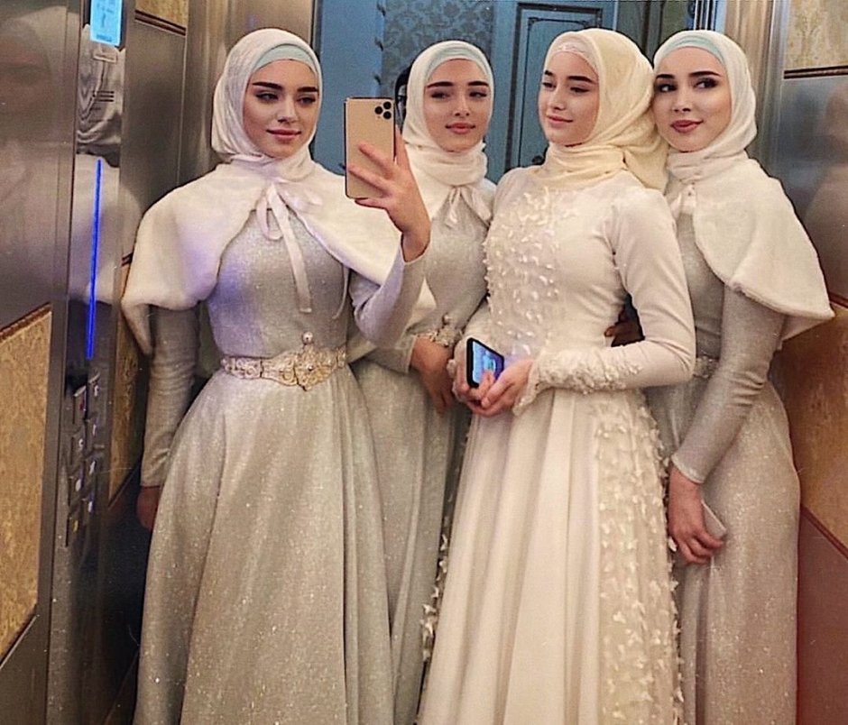 Чеченки в хиджабе