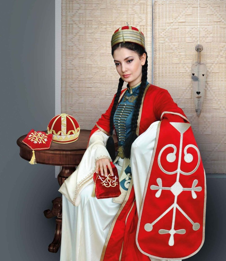 Адыгейский национальный костюм черкешенка