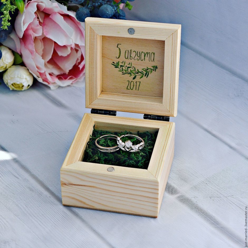 Деревянная коробка для кольца