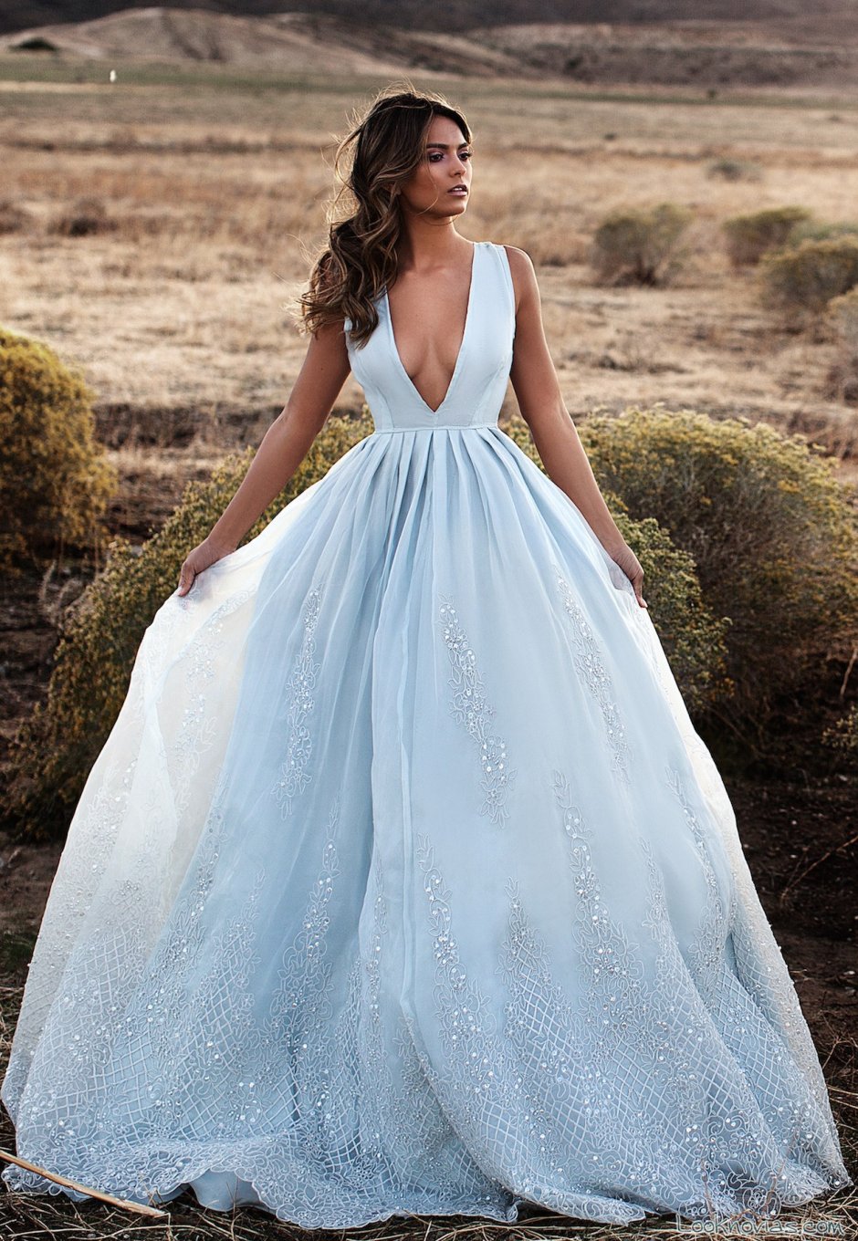 Свадебное платье нежно голубого цвета