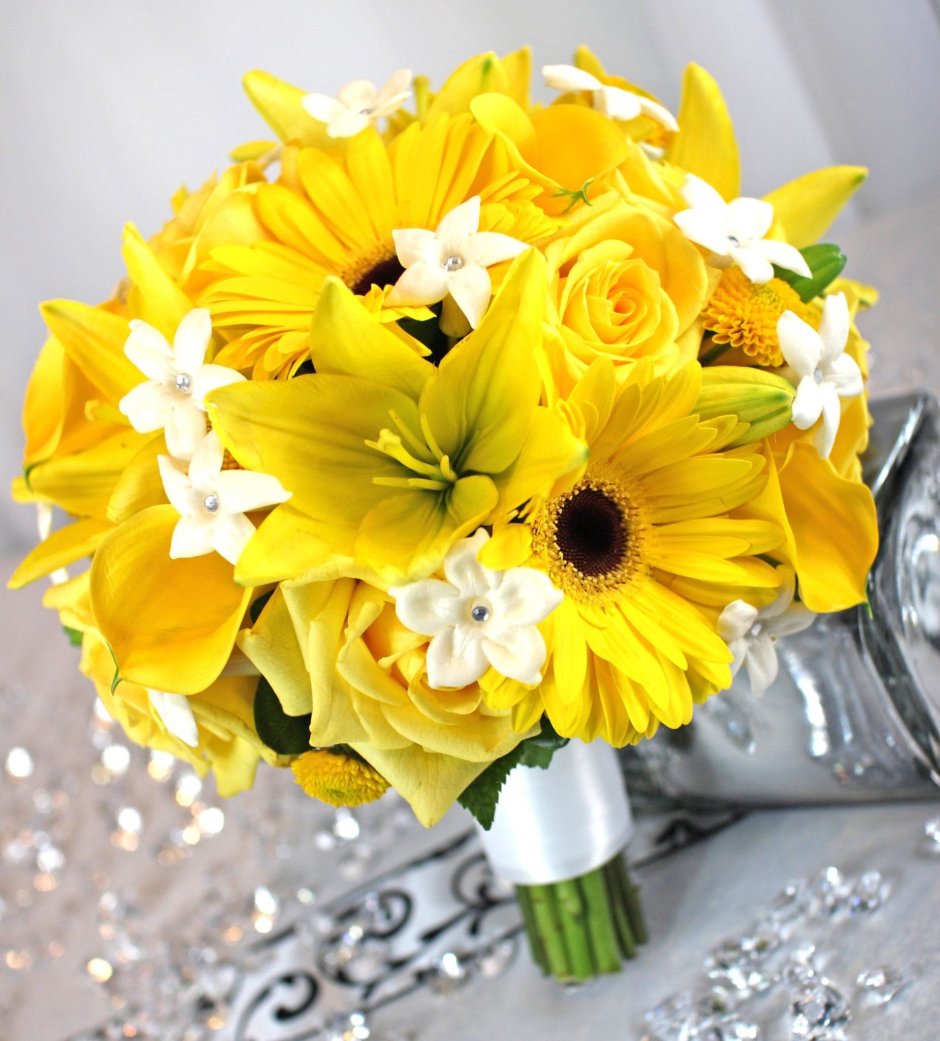 Букет Лилия и желтые хризантемы