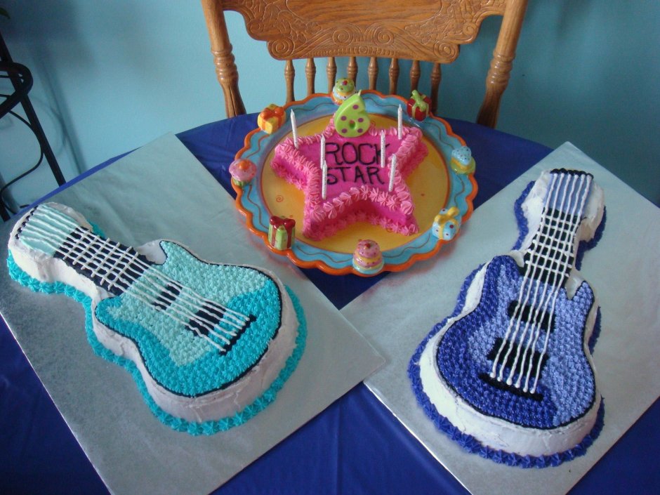 Торт кремовый в виде гитары
