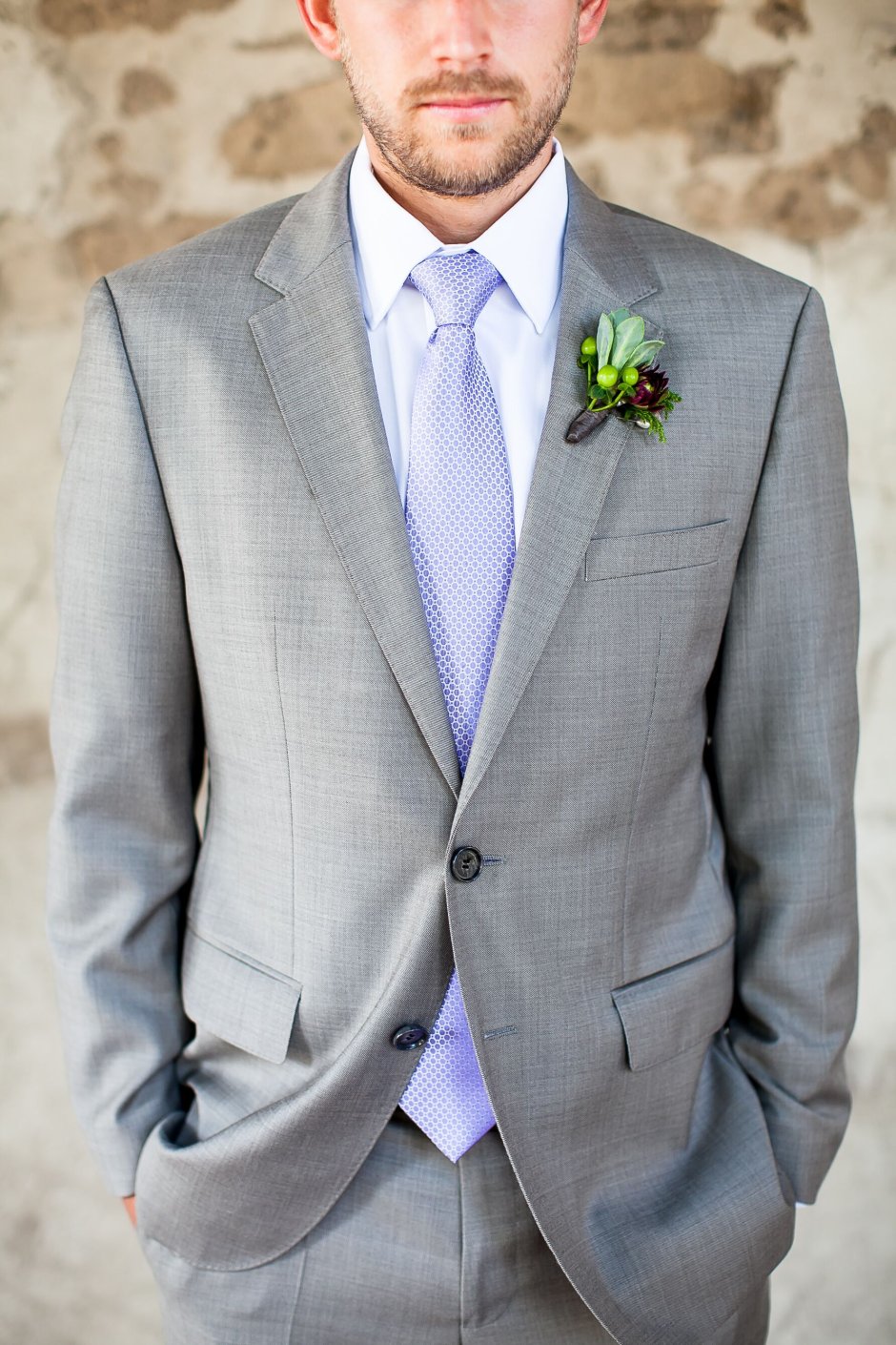 Серый галстук с синим костюмом