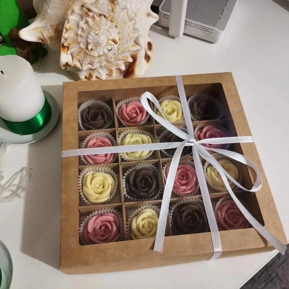 Коробочка из шоколадных роз