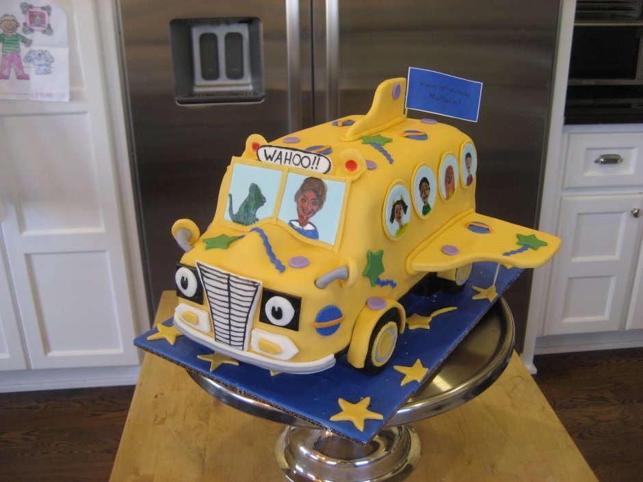 Торт Волшебный школьный автобус