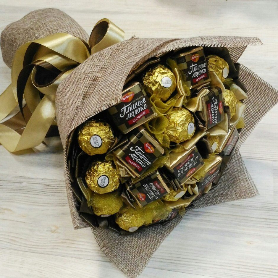 Мужские букеты из конфет и шоколадкой