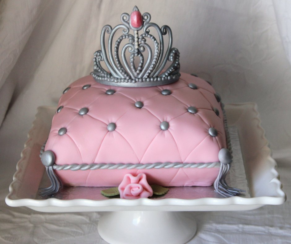 Торт с короной для девушки