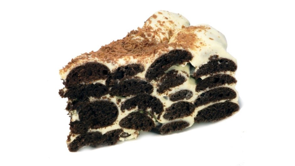 Пирожное Муравейник на белом фоне