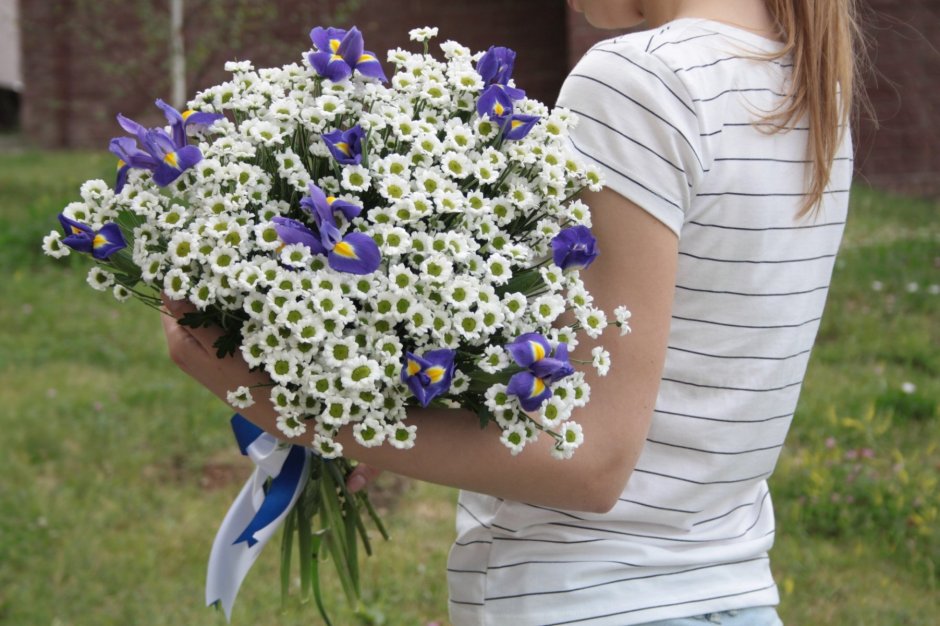 Красивый букет из ромашек