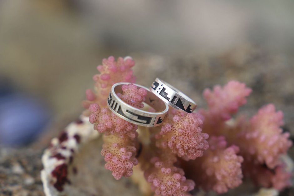 Коралловые кольца в день свадьбы 35 лет