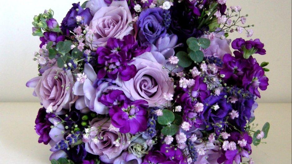 Роза и гипсофила фиолетовый
